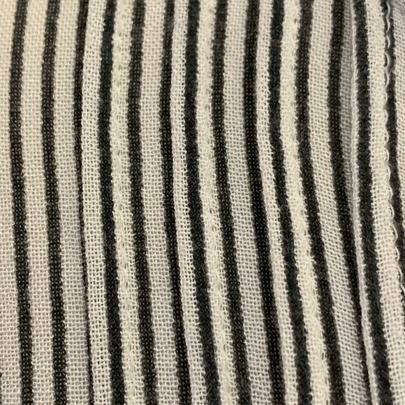 Free People One| XS/S Striped Blouse With Ruffled Front And High/Low Hem - Picture 3 of 7